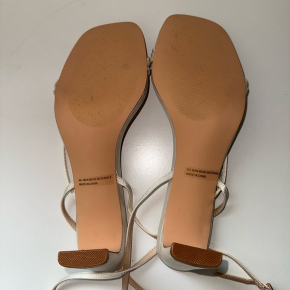 Lulus Kierha White Satin Strappy Low 3” Block Heels Bridal Wedding New 8 Women’s - Picture 10 of 12